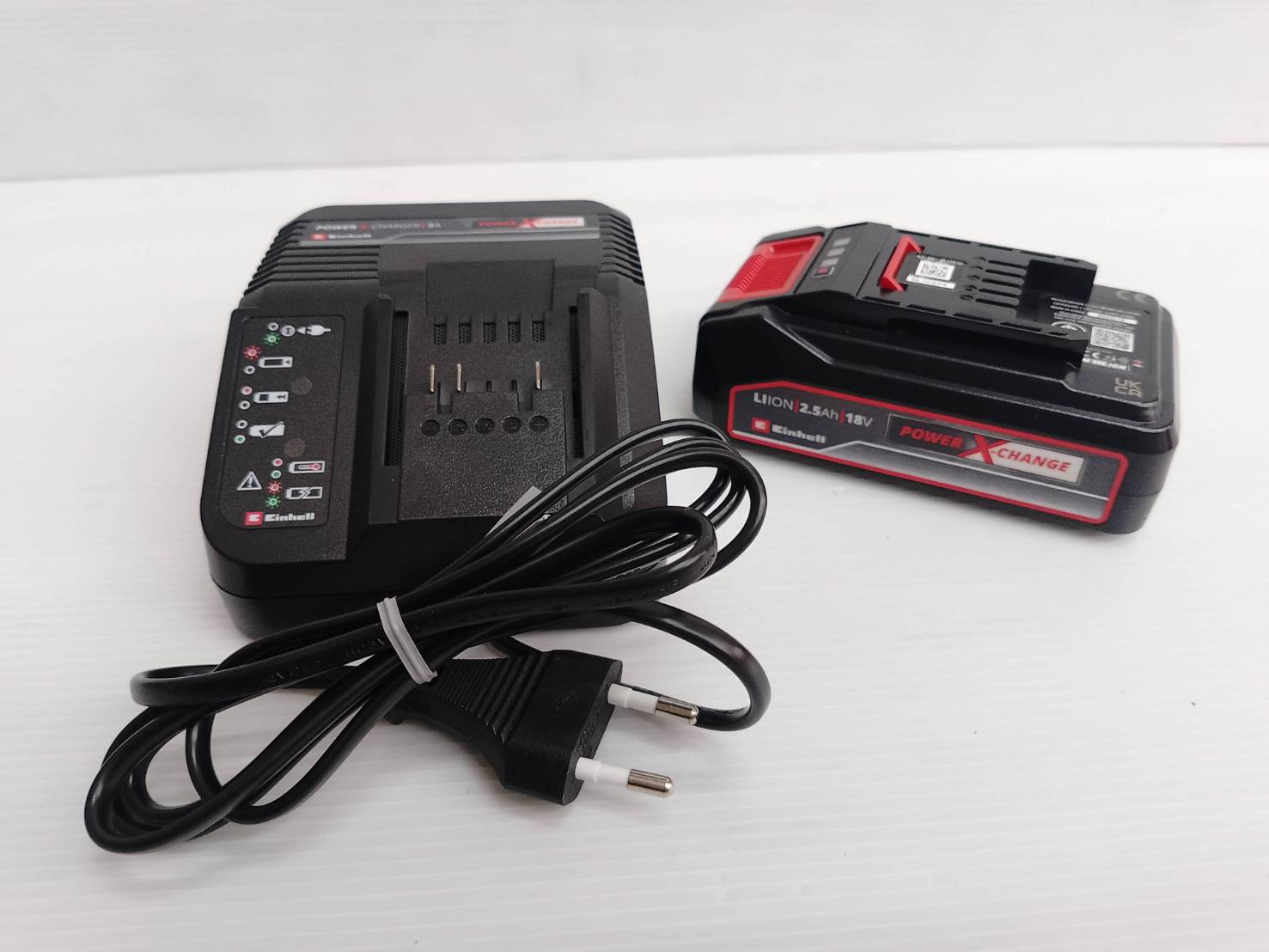 EINHELL ชุดแบตเตอรี่พร้อมเครื่องชาร์จ 2.5 Ah Power X-Change Starter Kit (A4511620)
