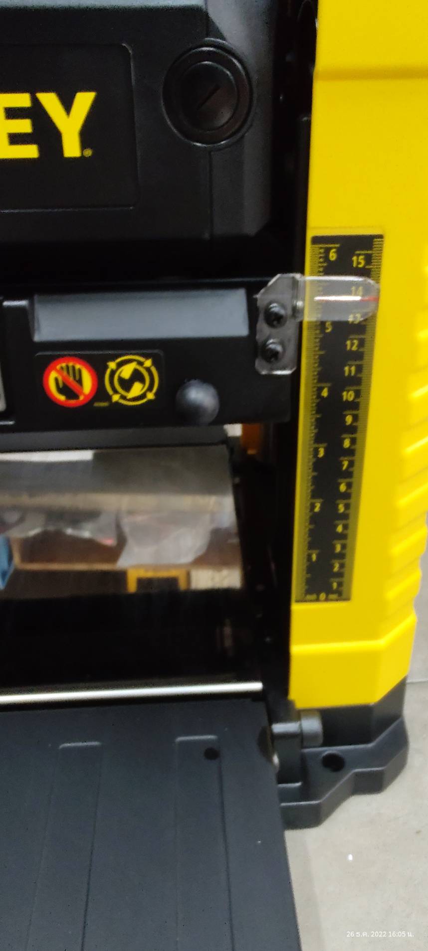 STANLEY เครื่องรีดไม้ไฟฟ้า 12 นิ้ว STP18-B1 (1800 วัตต์) รับประกันศูนย์ 2 ปี