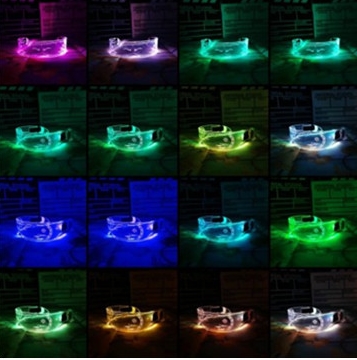 ชุดนักบินอวกาศสีเงิน พร้อมแว่นตาเรืองแสง