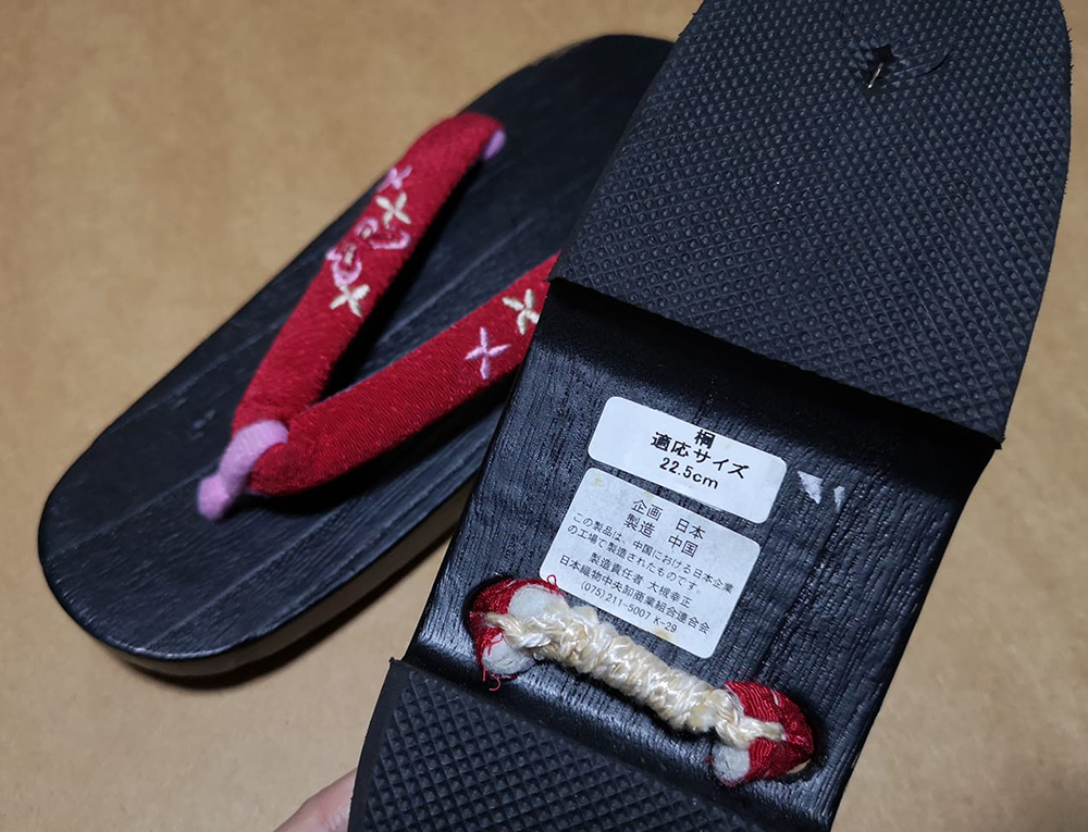 รองเท้าเกี๊ยะไม้ญี่ปุ่น หูแดงลายปัก size 22.5 มือ1