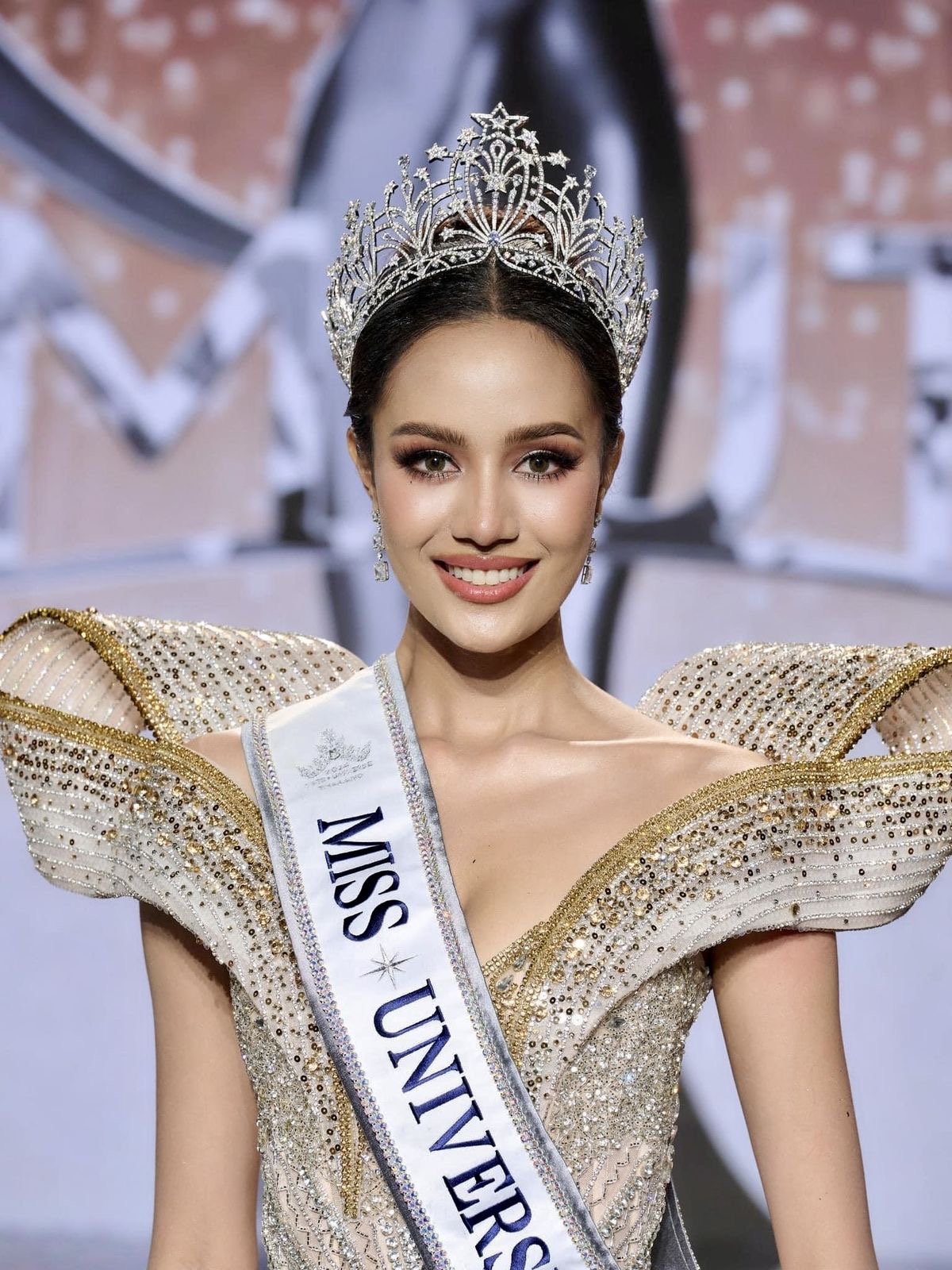 (พร้อมส่งจากไทย) มงกุฏ 134 Miss Universe Thailand 2024 งานสวย ปรับขนาดไม่ได้ ส่งจาก จ.อุบลราชธานี