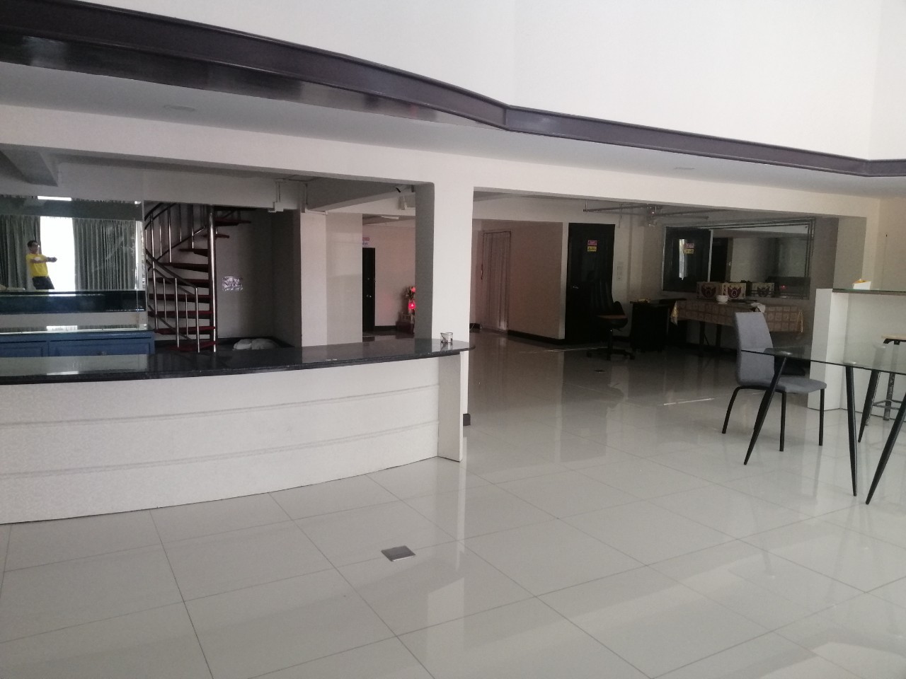 H1144 ให้เช่าอาคารพาณิชย์ 78 ตร.วา 5ชั้น ตกแต่งแล้ว อยู่ถนนบรมราชชนนี ตรงข้ามโลตัสปิ่นเกล้า ใกล้เซ็นทรัลปิ่นเกล้า เหมาะทำคลินิก สถานเสริมความงาม โชว์รูมสินค้า ออฟฟิศ มีที่จอดรถ 7-10คัน