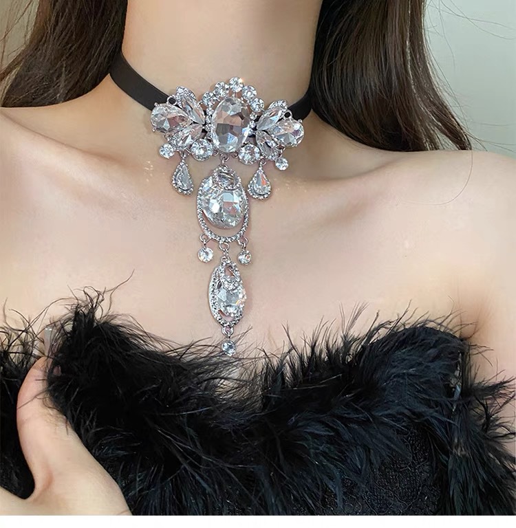 (พร้อมส่ง) สร้อยคอเพชร+ต่างหูแบบเข็ม 016 สไตล์วินเทจ ใส่ออกงาน สวยหรูดูแพง เพชรเม็ดใหญ่มาก