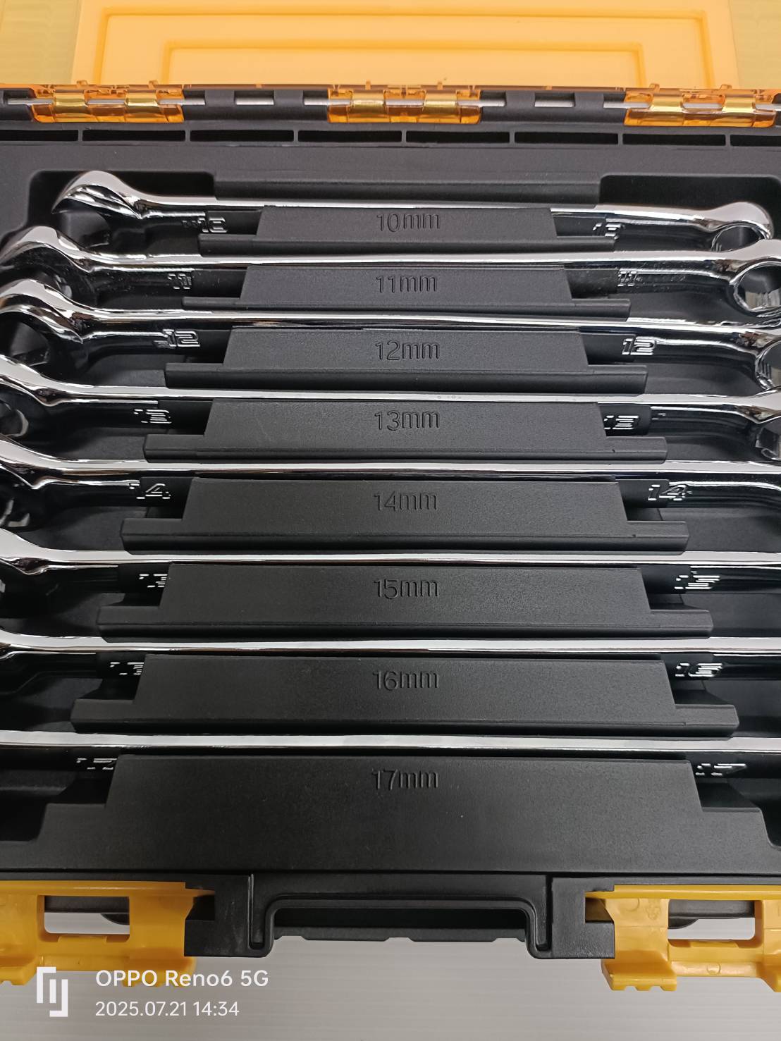 DEWALT ชุดประแจแหวนข้างฯ 8 ชิ้น 10-17 มม. รุ่น DWMT45426 กล่องใส มุมเอียง 15 องศา