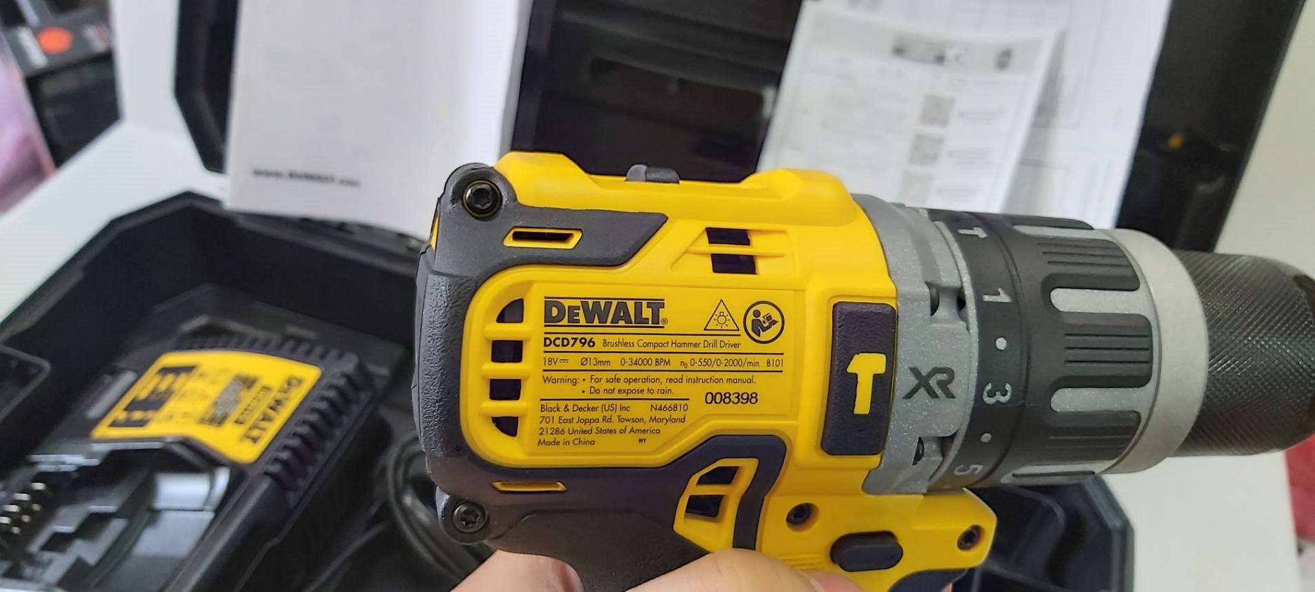 สว่านกระแทกไร้สาย18V DCD796M2 DEWALT