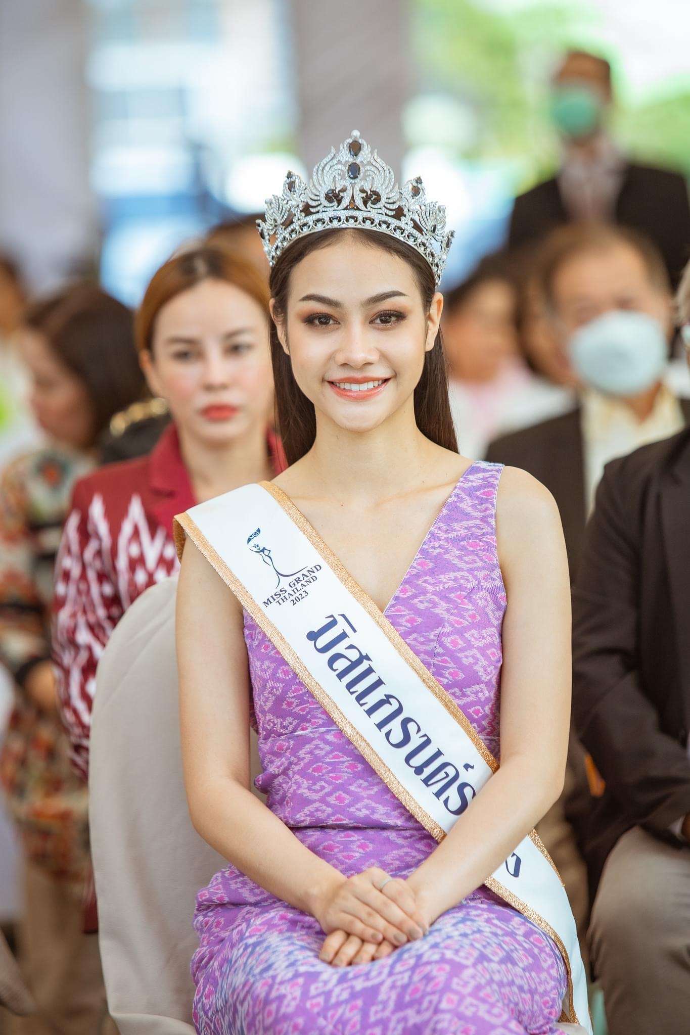 (พร้อมส่งจากไทย) มงกุฏ 093 สีดำ มงกุฎนางงาม มงกุฎเพชร มงกุฎประกวด สินค้าพร้อมส่ง ไม่ต้องรอนาน งานพรีเมี่ยม