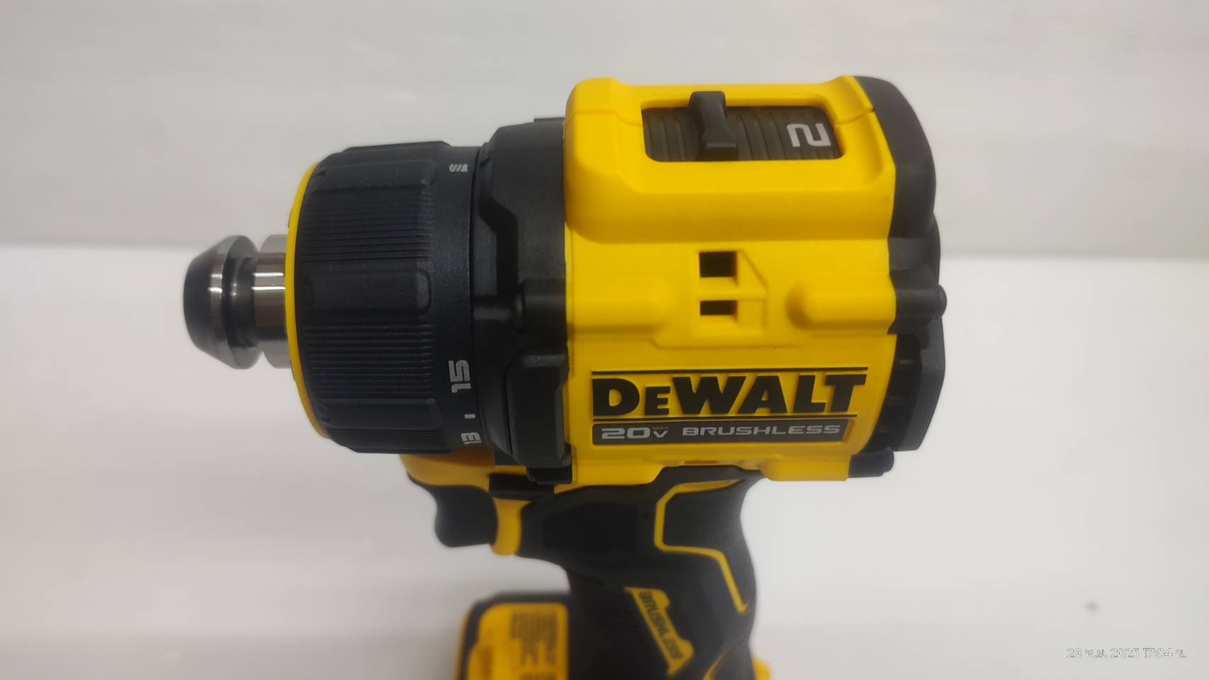 ไขควงติดตั้งไร้สาย (เปลี่ยนหัวได้ 4 หัว) DCD803B DEWALT