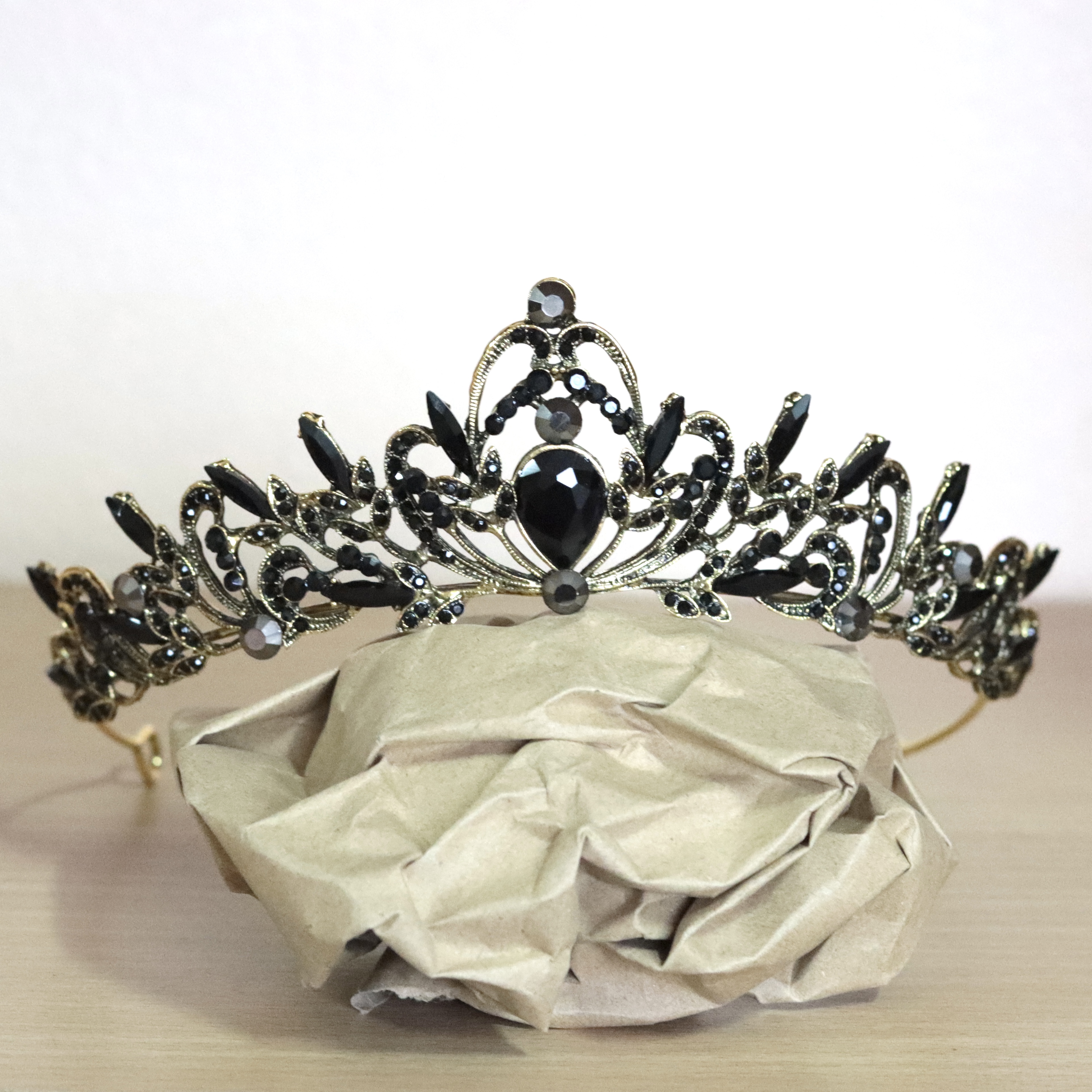 (พร้อมส่ง) มงกุฎสีดำ 310 งานสวย ปราณีต QCเพชรทุกเม็ด สินค้าพร้อมส่งจากไทย