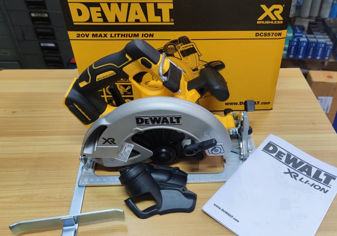 เลื่อยวงเดือน7" DCS570N DEWALT