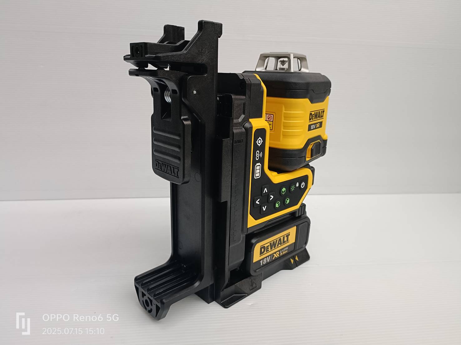 DEWALT รุ่น DCLE34035B-XJ เลเซอร์วัดระดับแบบ 3 เส้น 360 องศา 20V รุ่นรีโมทคอนโทรล