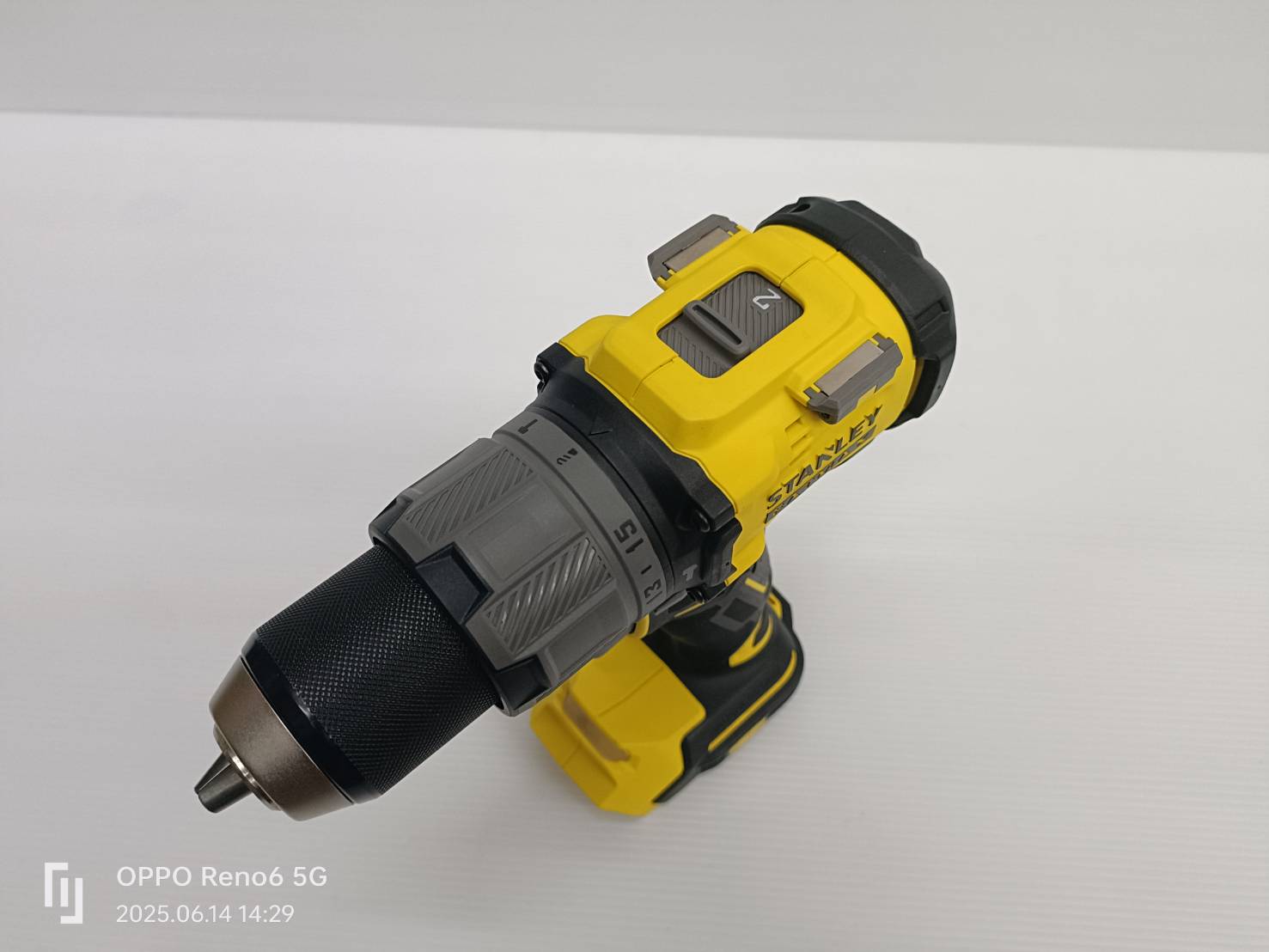 STANLEY สว่านกระแทกไร้สายไร้แปรงถ่านV20 SBD726M1K-B1