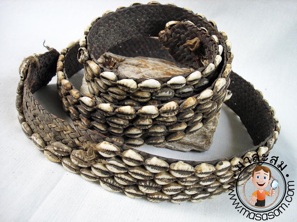 เข็มขัดแต่งเปลือกหอยเก่า