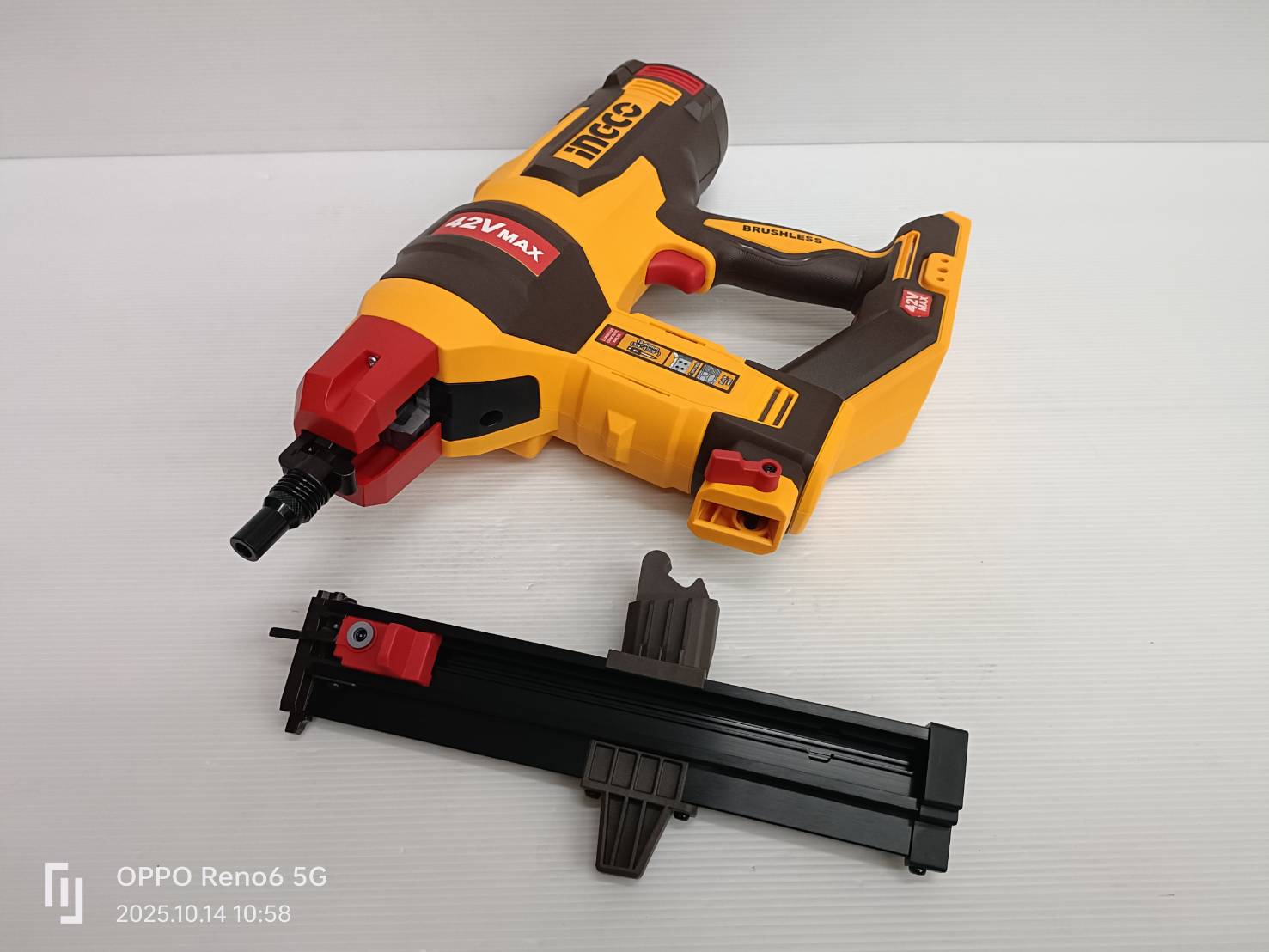 INGCO เครื่องยิงตะปูคอนกรีต40มม 42V CCNLI420602