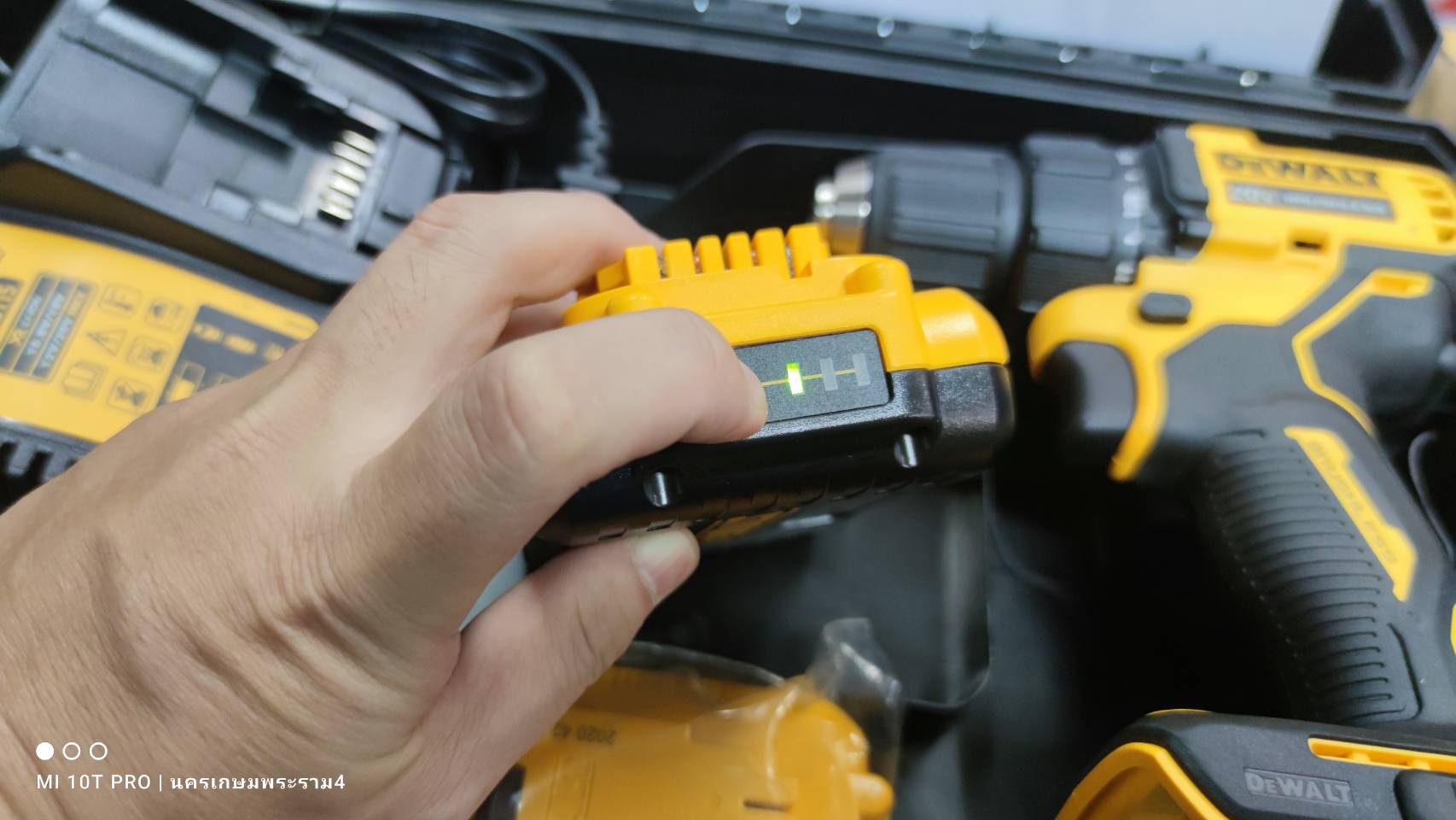 สว่านกระแทกไร้สาย20V DCD709L2 DEWALT