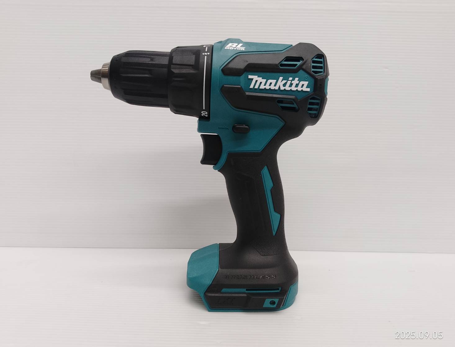 สว่านกระแทกแบตเตอรี่ 13mm (1/2″) 18V DHP490WVE MAKITA