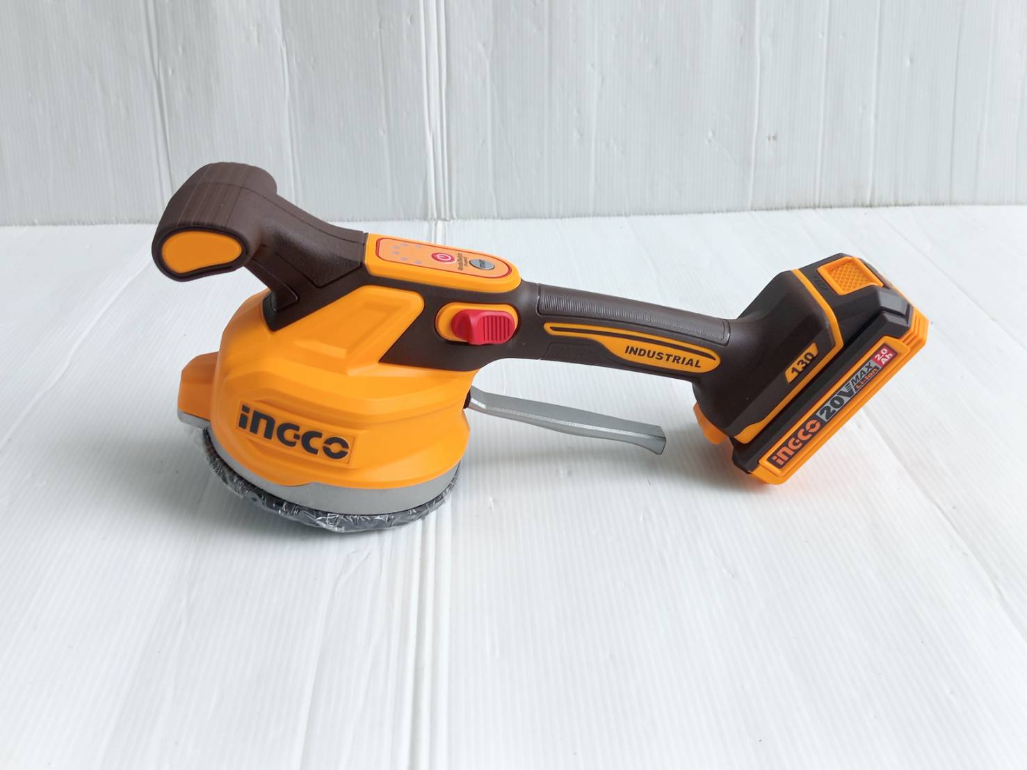 INGCO เครื่องดูดสั่นกระเบื้องไร้สาย 20 โวลต์ รุ่น CTVLI20018 แรงดูดกระเบื้องสูง 60 กก. รวมแบตเตอรี่และแท่นชาร์จ