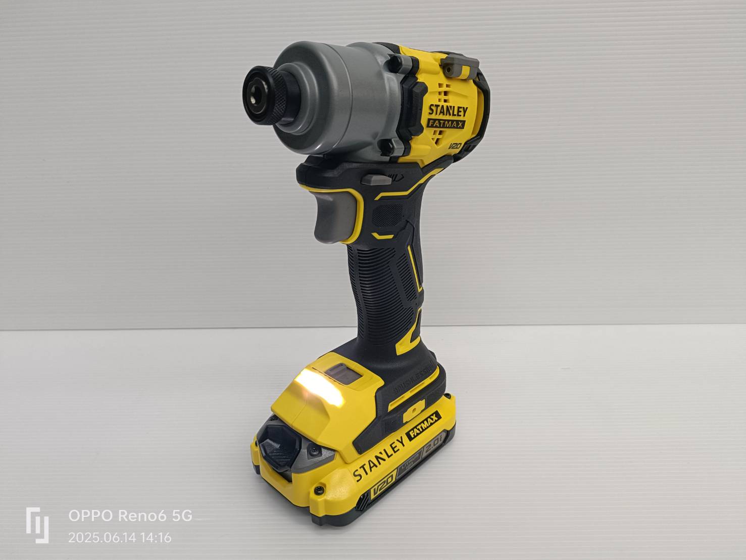STANLEY ไขควงกระแทกไร้สายไร้แปรงถ่านV20 SBI830D1K-B1