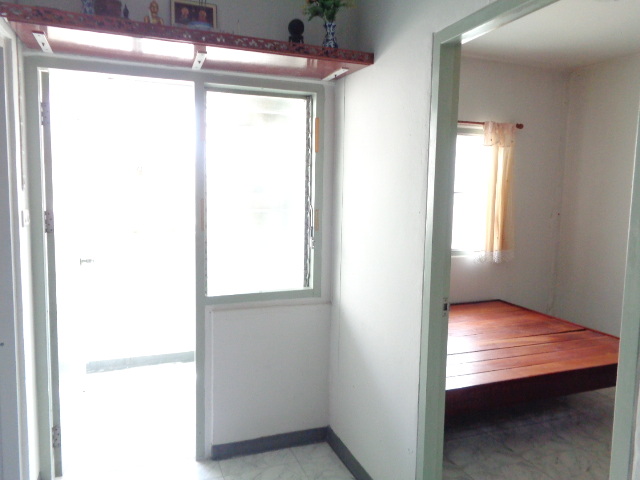 H1206 ขายคอนโดเอื้ออาทร คู้บอน27 อยู่ตึก56 ชั้น2 ห้องริมติดบันได สภาพดี พร้อมอยู่