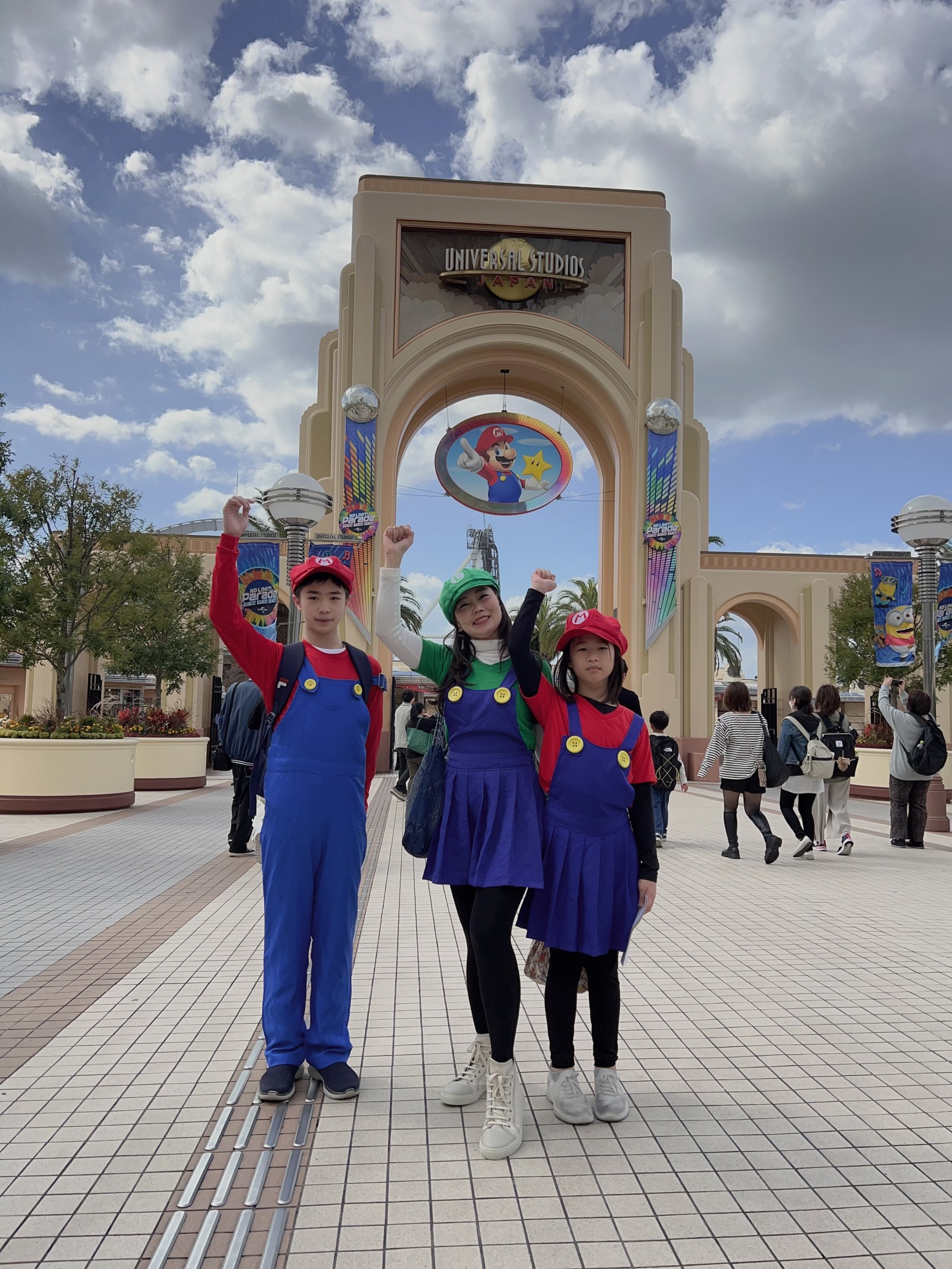 ชุดมาริโอ้หญิง