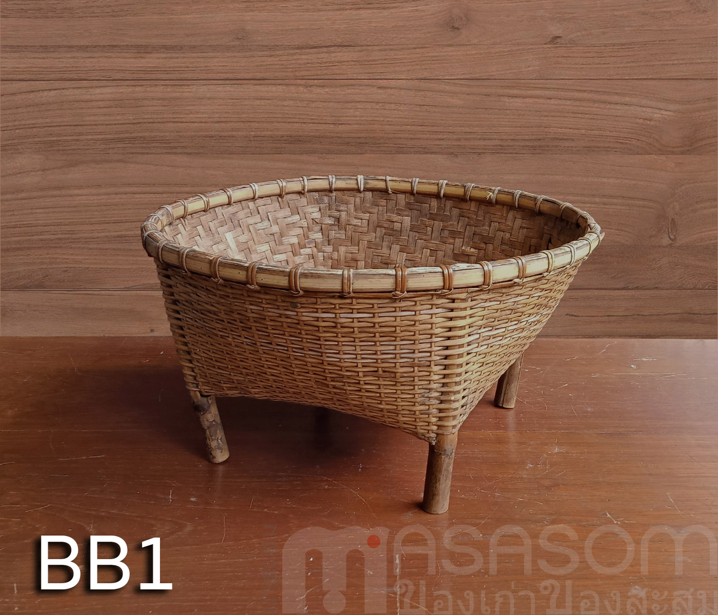 ตะกร้าไม้ไผ่สานมีขา