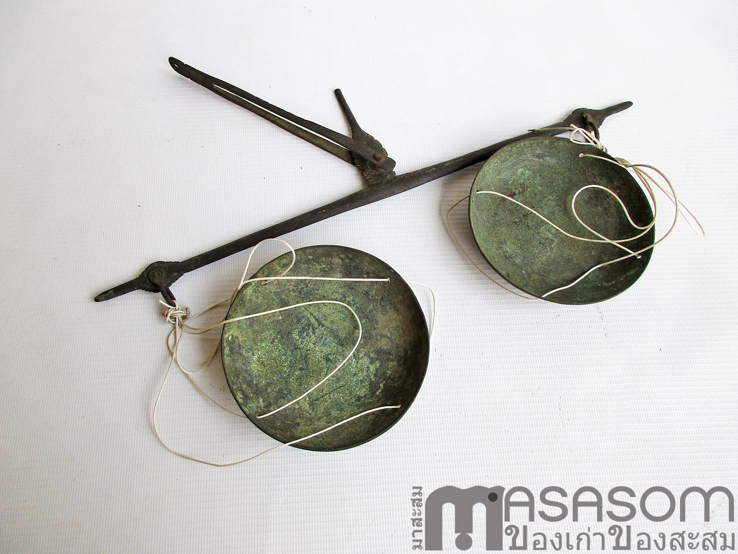 ตาชั่งแขวนสำริดโบราณ