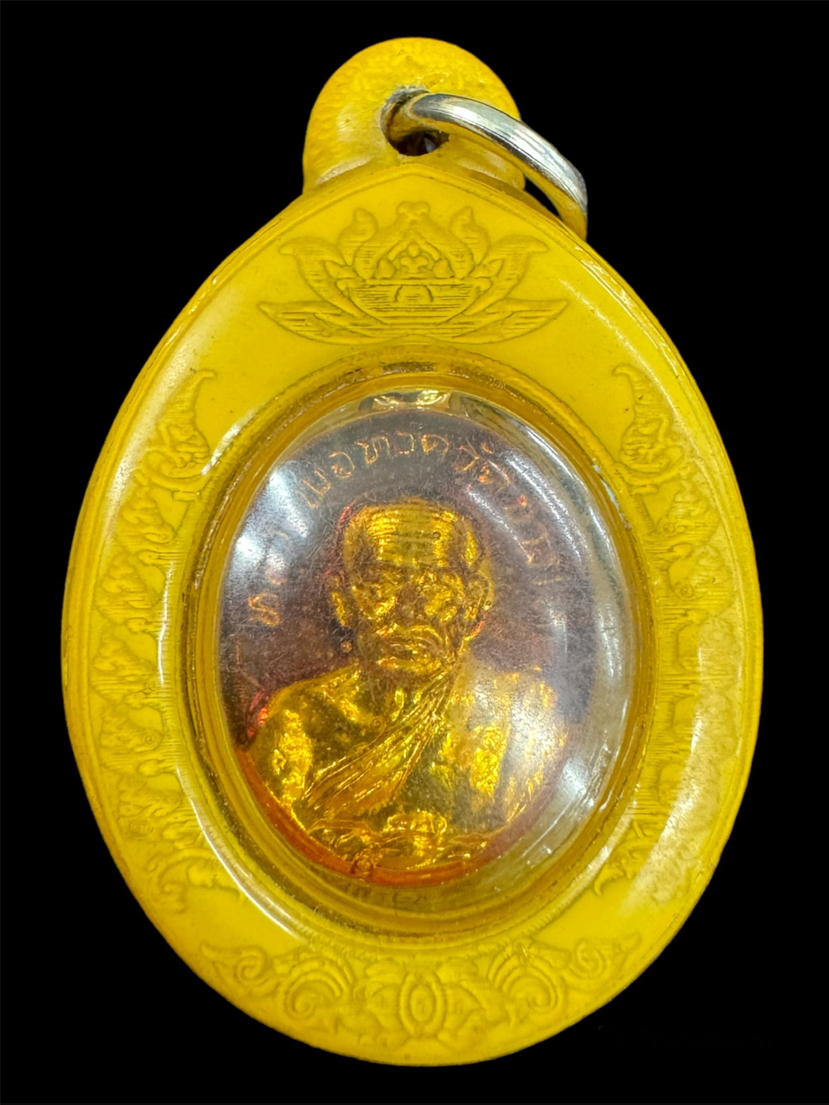 เหรียญเม็ดแตง หลวงพ่อทวดวัดช้างให้ ปี 2522 เนื้อกะหลั่ยทองลงยา พระรุ่นแรกของยุคกลางที่มีอนาคตและมีพิธีปลุกเสกที่ดีมาก พร้อมเลี่ยมกันน้ำ