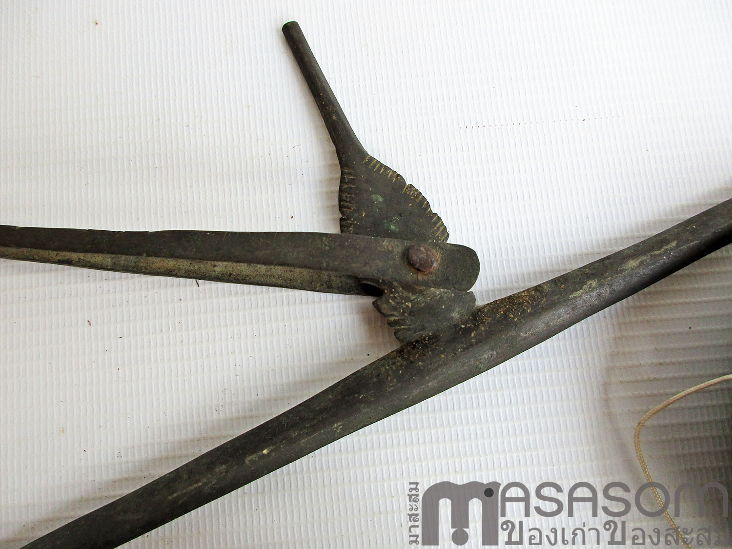 ตาชั่งแขวนสำริดโบราณ