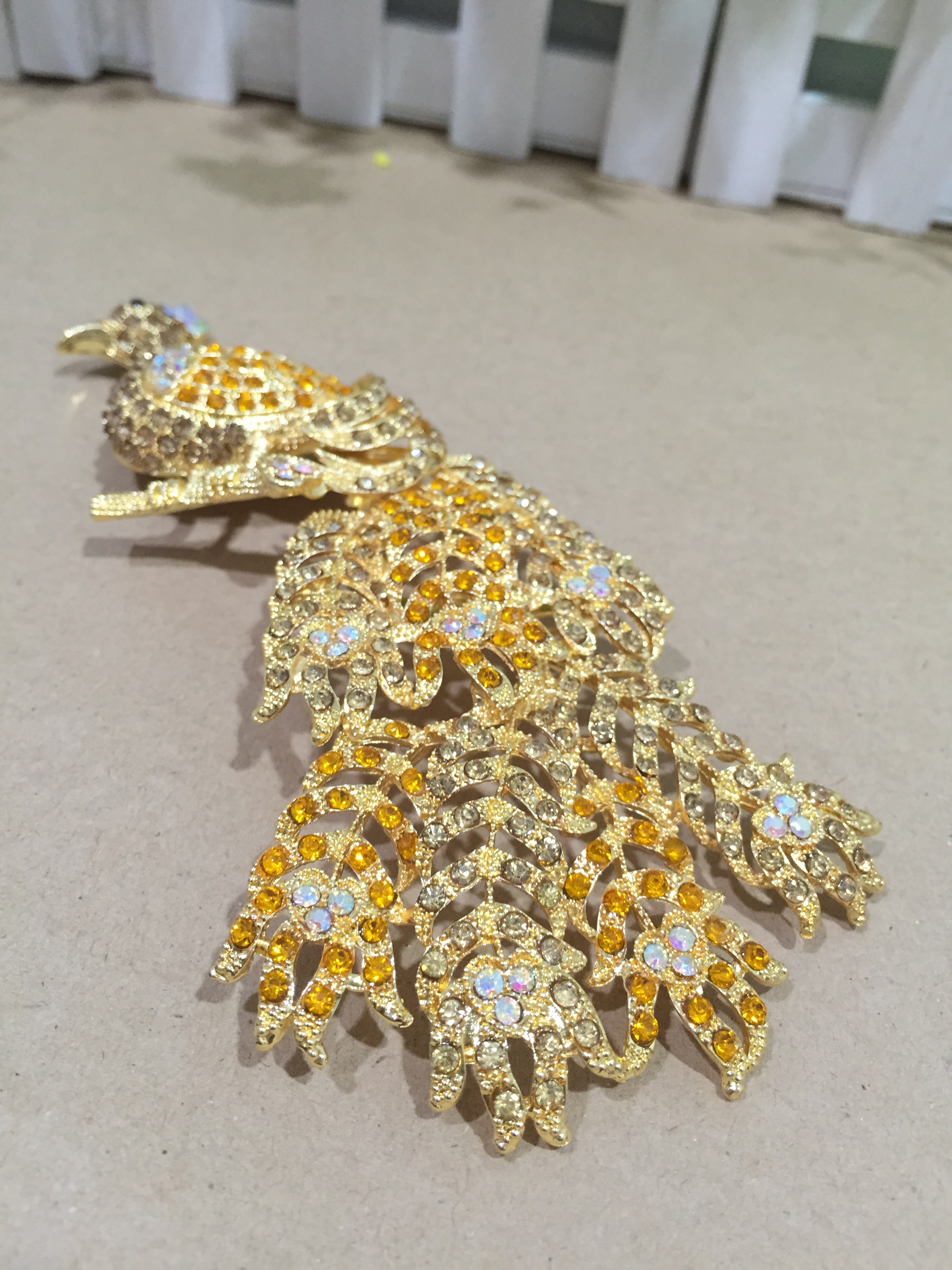 (พร้อมส่ง) เข็มกลัด 057