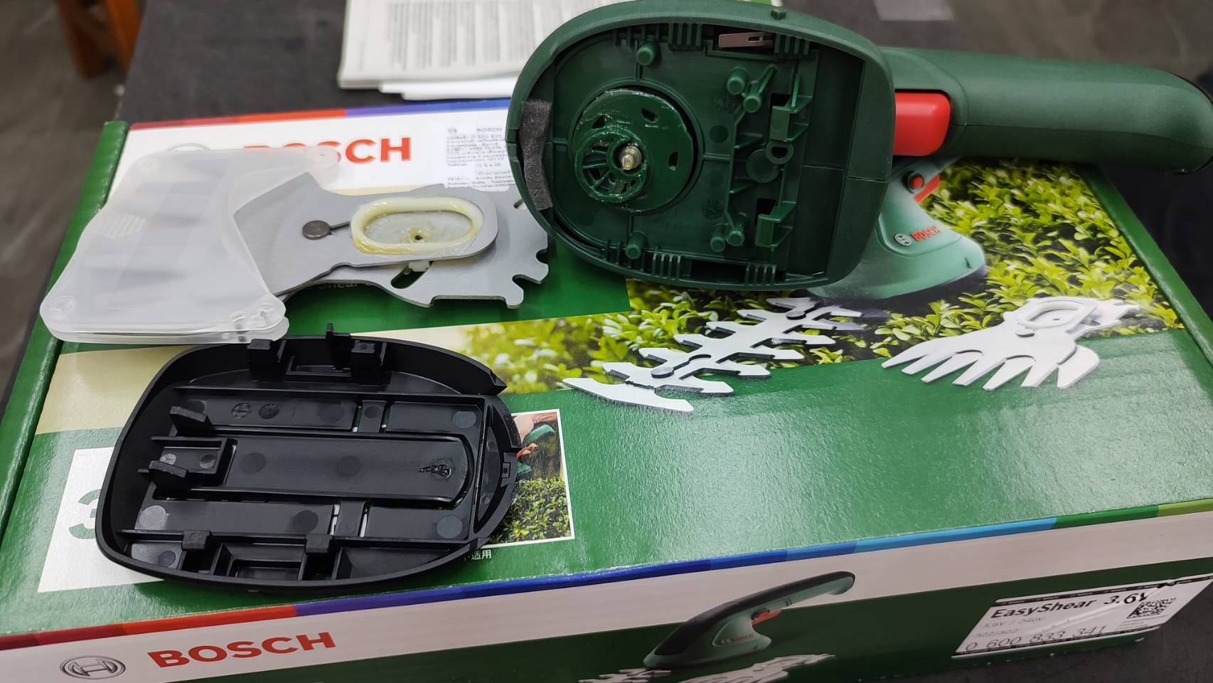 เครื่องตัดแต่งกิ่ง3.6V EasyShear BOSCH