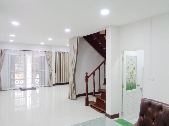 🚩H1215 ให้เช่า ทาวน์เฮ้าส์ 20 ตารางวา หมู่บ้านวรารักษ์ เลียบคลองสอง 27 รีโนเวทแล้ว พร้อมเฟอร์ฯใหม่ทั้งหลัง คลองสามวา กรุงเทพฯ