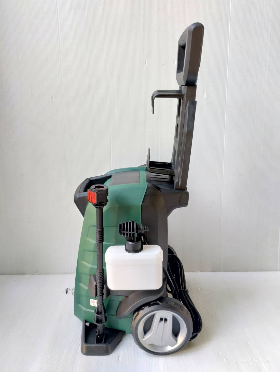 เครื่องฉีดน้ำแรงดันสูง Universal Aquatak130 BOSCH