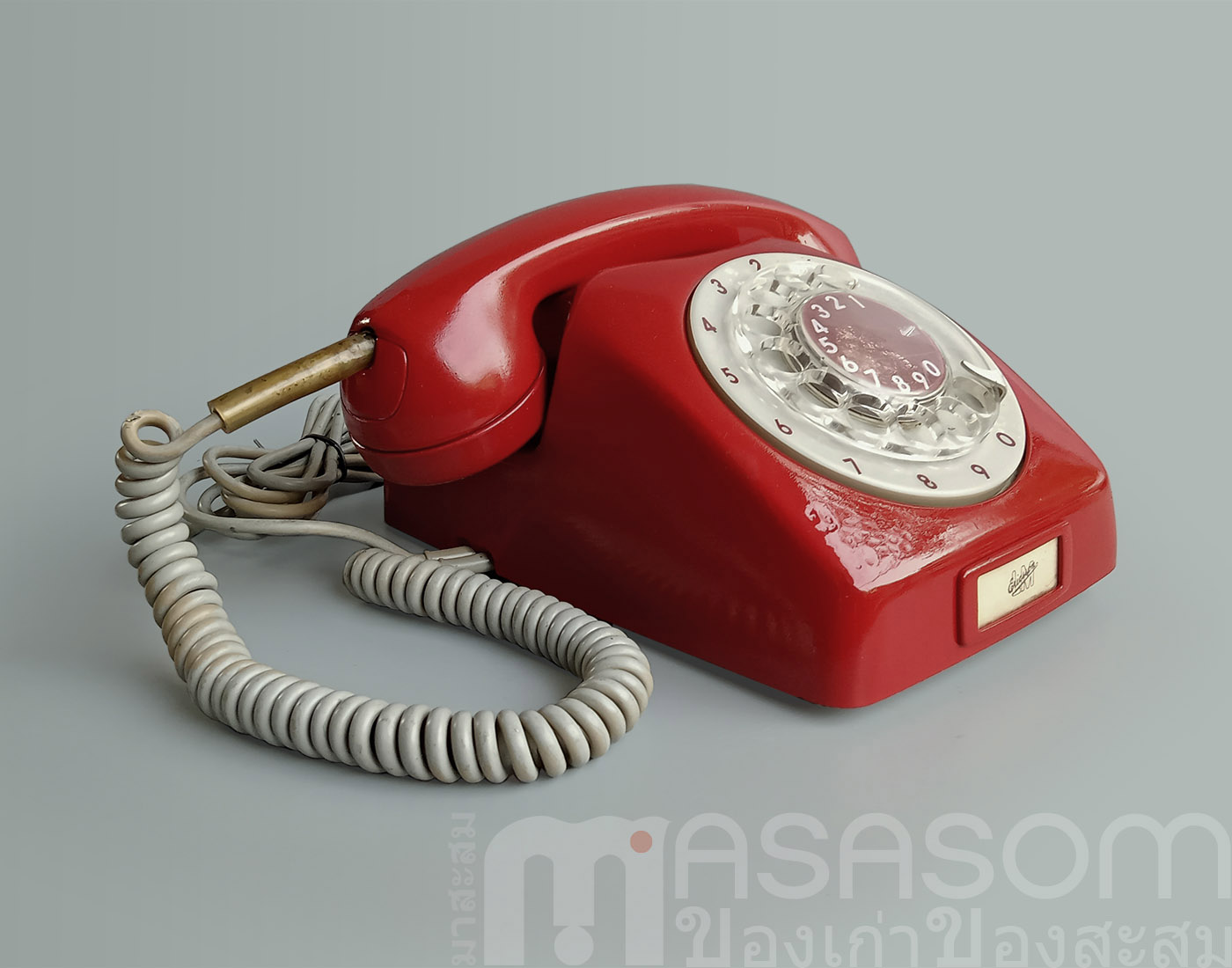 โทรศัพท์แป้นหมุนเก่าสีแดง Ericsson