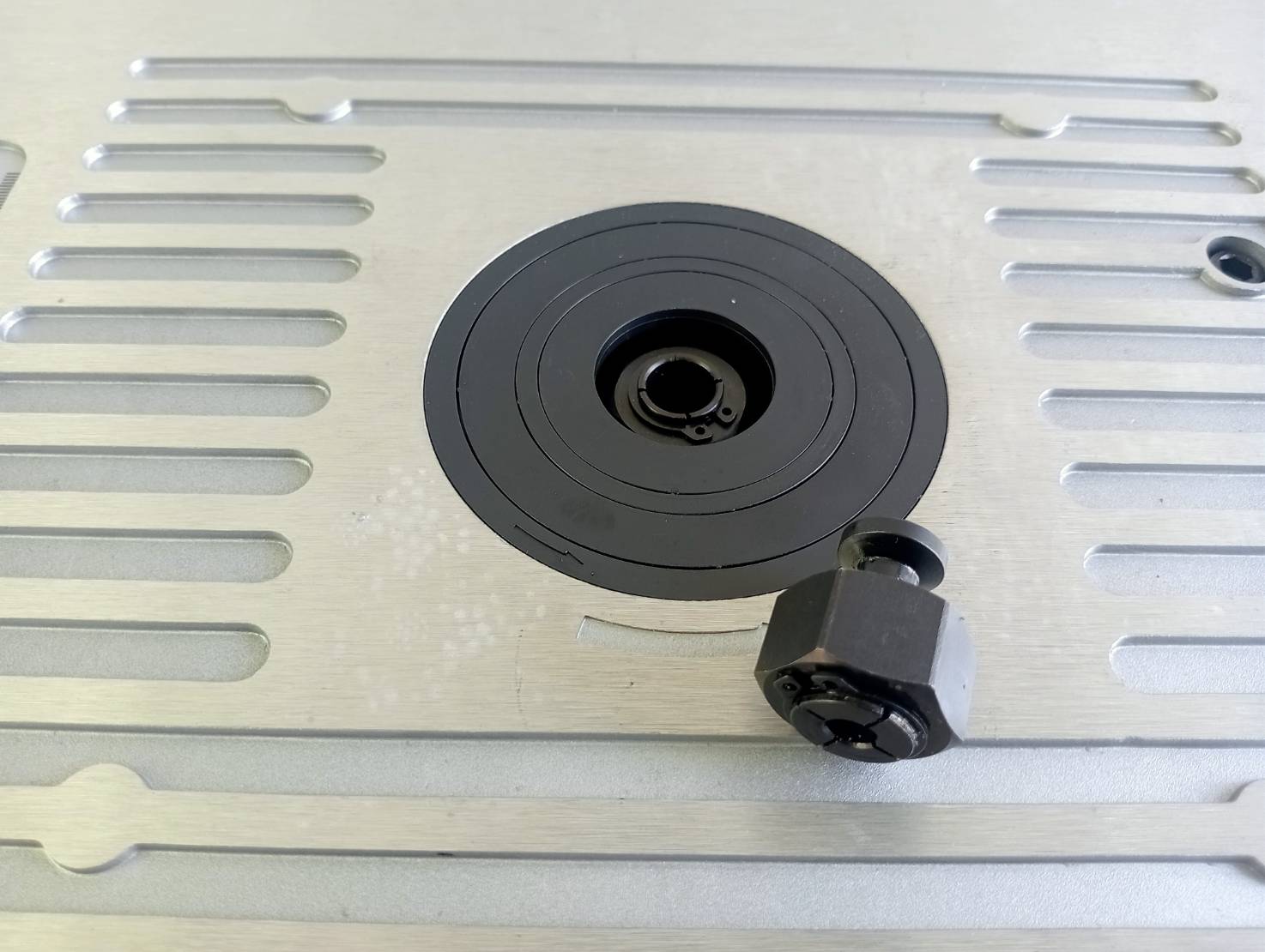 โต๊ะเร้าเตอร์พร้อมมอเตอร์ HF60 SCHEPPACH