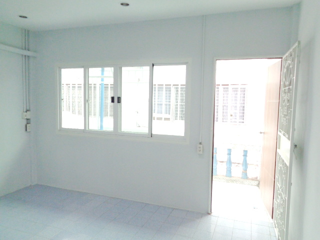 🚩 H1258 ขายทาวน์เฮ้าส์ รีโนเวทใหม่ทั้งหลัง หมู่บ้านจินดาทาวน์ ซอยคู้บอน 27 แยก 58 รามอินทรา ต่อเติมระเบียงหลังบ้าน ใกล้ตลาดสด ถนนหน้าบ้านกว้าง