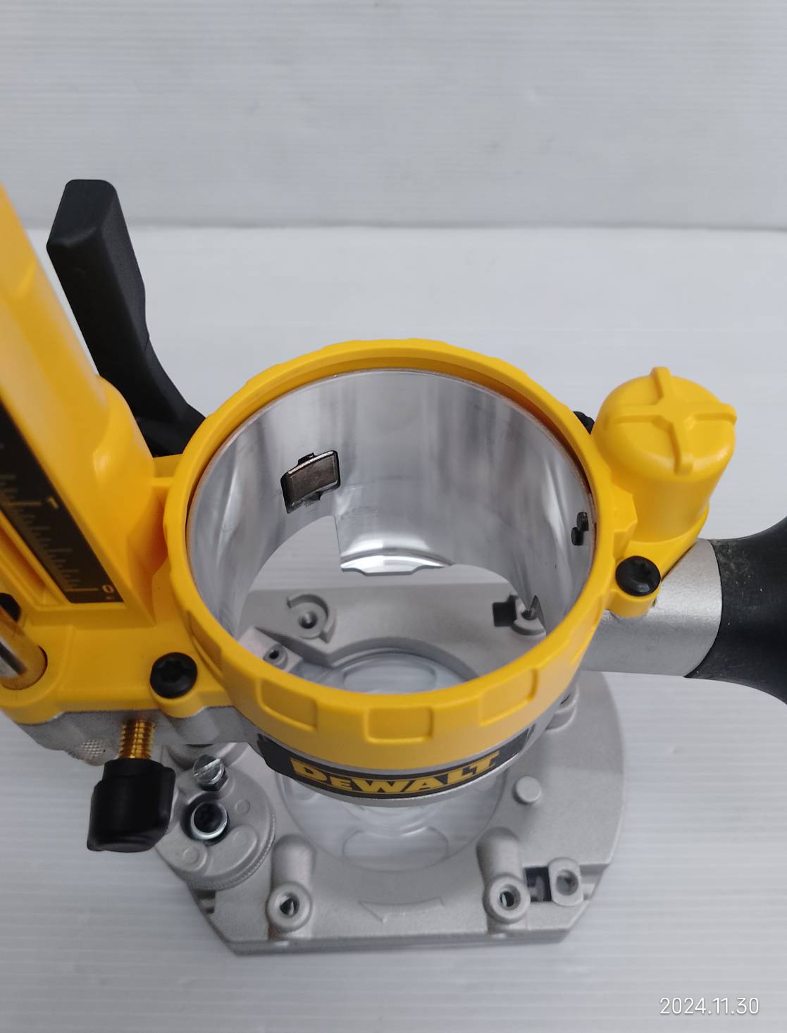 DEWALT แท่นกดเสริมสำหรับทริมเมอร์ DCW600 (เสื้อทริมเมอร์) รุ่น DNP612
