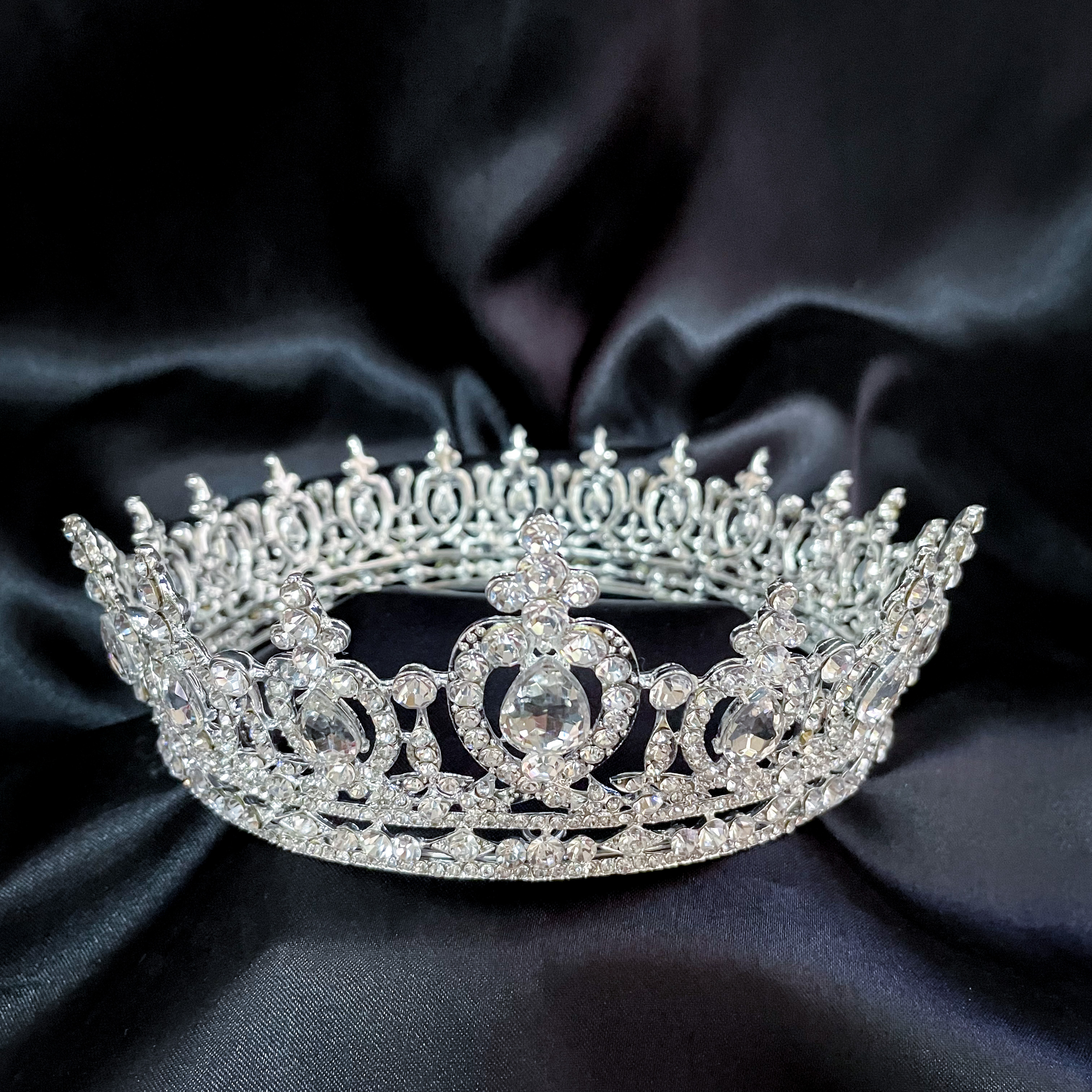 (พร้อมส่ง) มงกุฏ 074 มงกุฎนางงาม มงกุฎประกวด สีเงิน เพชรวาว งานสวย งานละเอียด