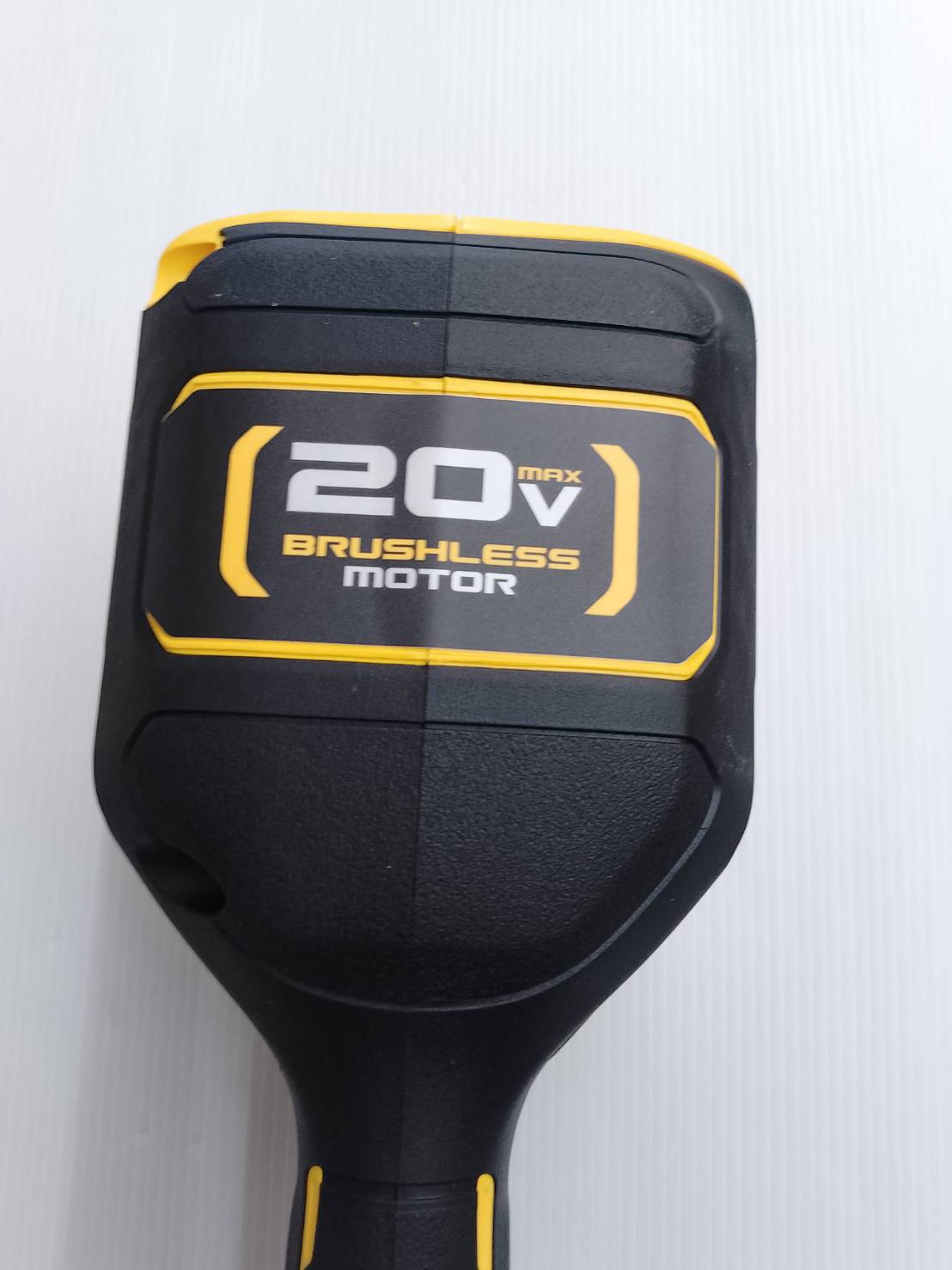 DEWALT รุ่น DCMST561P1-B1 เครื่องเล็มหญ้าไร้สาย 20Vmax (พร้อมกับแบตเตอรี่ 5.0AH)