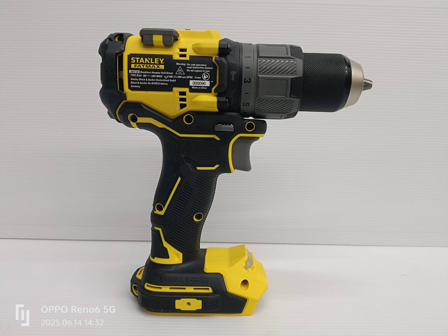STANLEY สว่านกระแทกไร้สายไร้แปรงถ่านV20 SBD726M1K-B1
