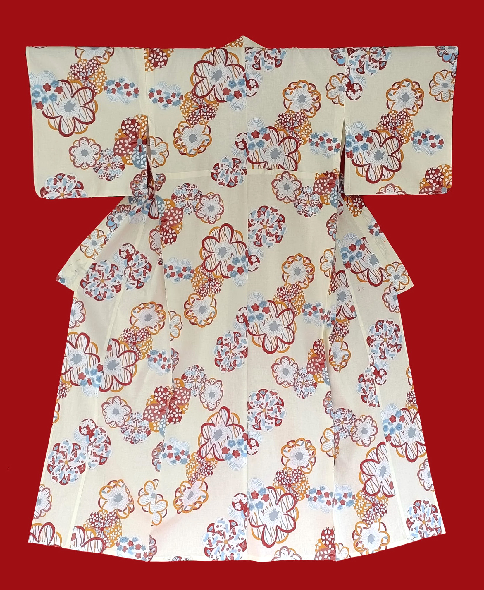 ยูกาตะครีมลายดอกไม้ *มีตำหนิ