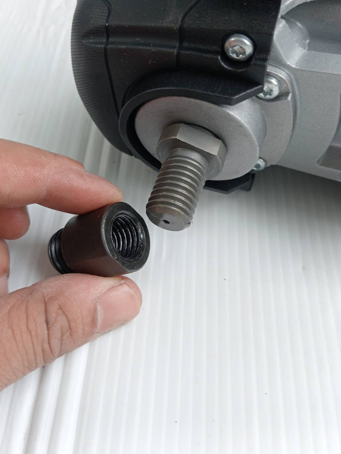 เครื่องขัดเงา ขัดสี 7นิ้ว GPO14-180S BOSCH