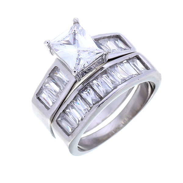 แหวนคู่ ประดับเพชรCZ แหวนเพชรทรงสี่เหลี่ยมเม็ดชู คู่กับแหวนแถวเพชรแทปเปอร์ ดีไซน์ใหญ่อลังการเพชรแวว วาว มีตวามหรูหรา 1 set มี 2 วง สามารถใส่ เป็นสแตคแบบคู่ หรือ แยก ใส่ได้ค่ะ