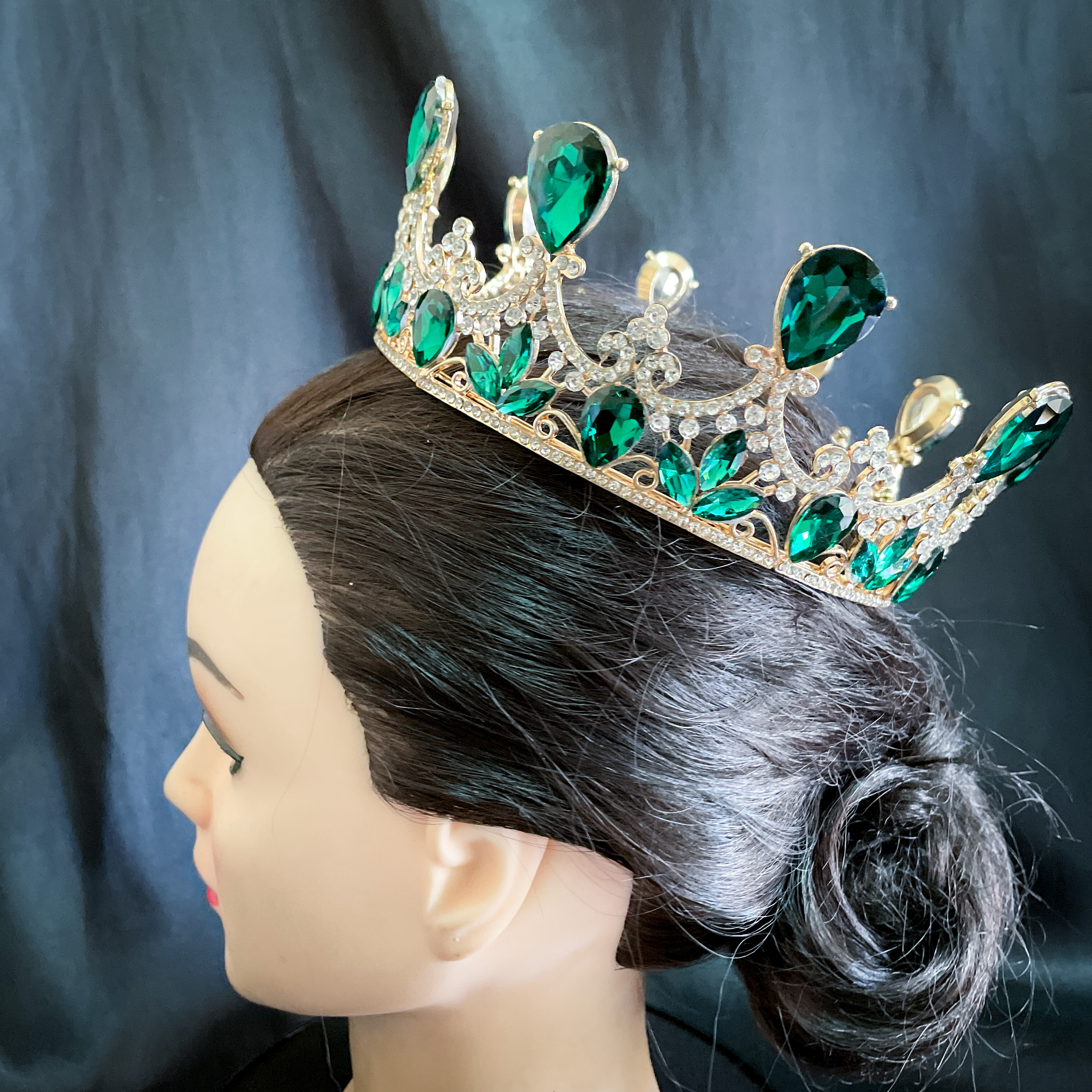 (พร้อมส่ง) มงกุฎ 039 สีเขียว มงกุฎนางงาม มงกุฎเจ้าหญิง งานสวย ปราณีต QCเพชรทุกเม็ด สินค้าพร้อมส่งจากไทย