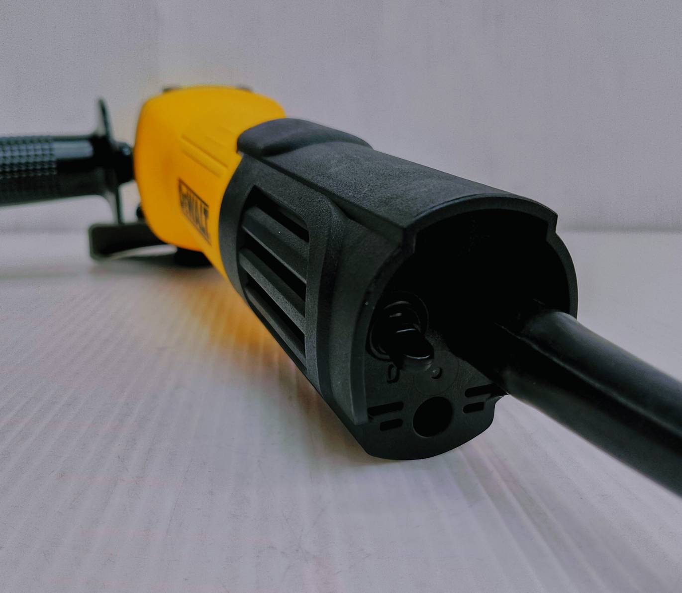 เครื่องเจียร4" DWE750T DEWALT รุ่นอัลต้าสลิม สวิตช์ท้าย