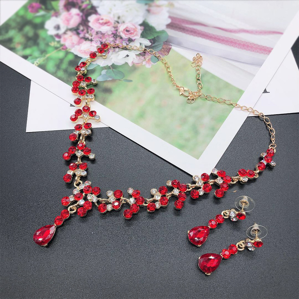 SET019 สีแดง เครื่องประดับ 3 ชิ้น มงกุฎ สร้อยคอ ต่างหู จัดเซทสวยงาม สินค้าพร้อมส่งจากไทย