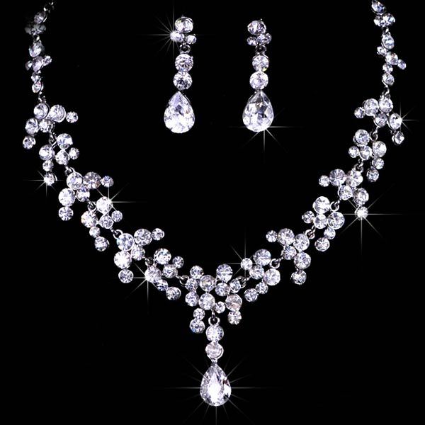 (พร้อมส่ง) สร้อยคอเพชร+ต่างหูแบบเข็ม 005 สร้อยคอเจ้าสาว สร้อยคอใส่ออกงาน สวยหรูดูแพง