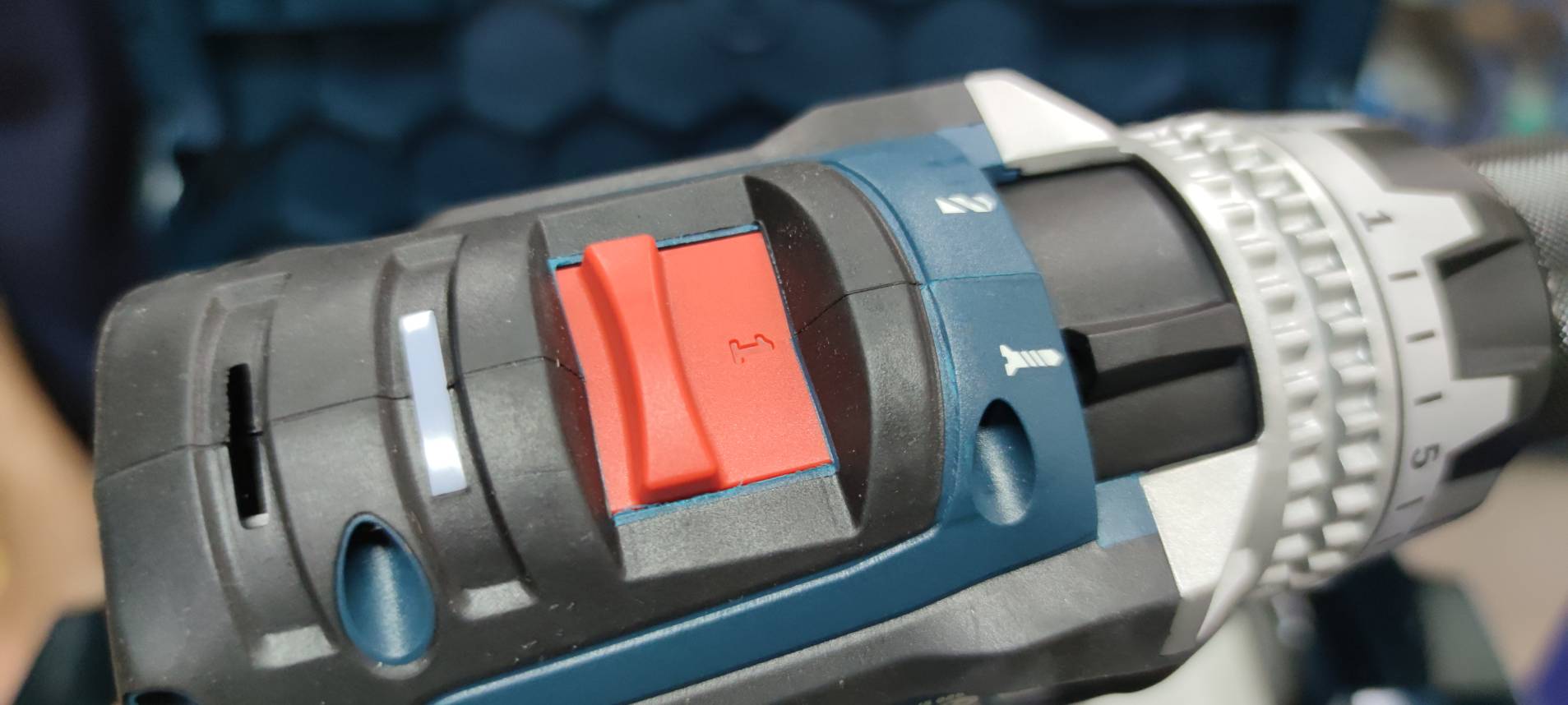 สว่านไขควงไร้สาย GSR18V-150C BOSCH SOLO