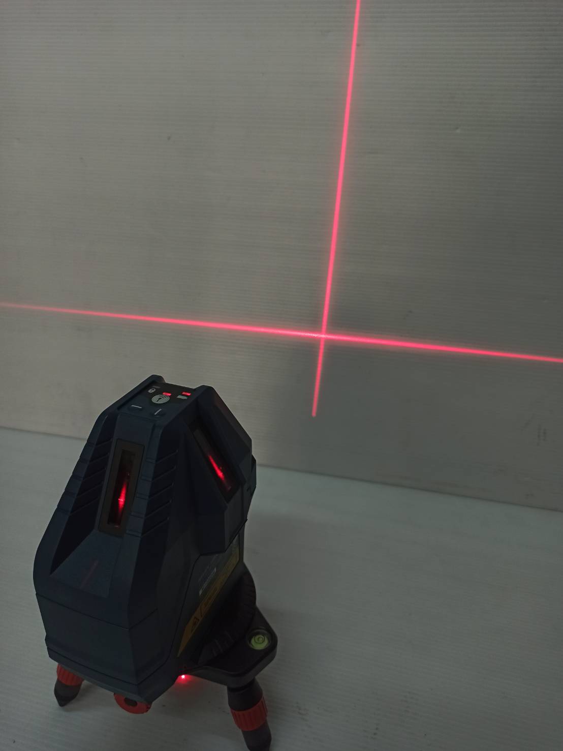 เลเซอร์ระดับ5เส้น แสงแดง GLL5-50X KIT BOSCH พร้อมขาตั้ง