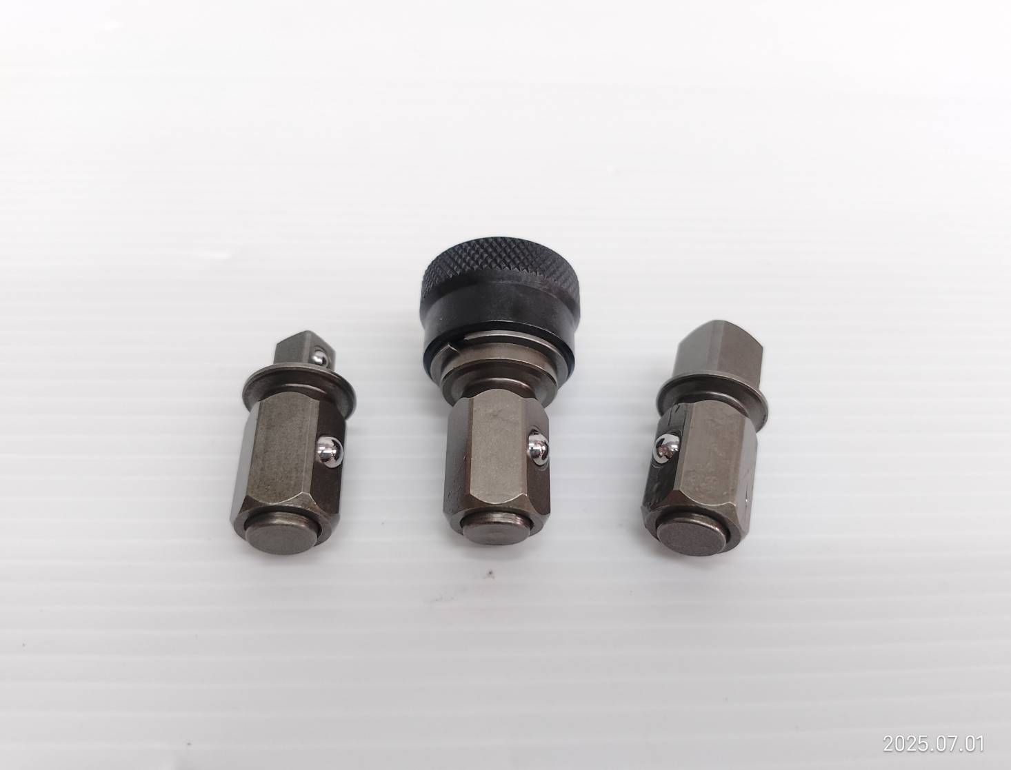 DEWALT ประแจบล็อก1/4-3/8 นิ้ว 12V DCF500N-XJ ด้ามสั้น (ตัวเปล่า)