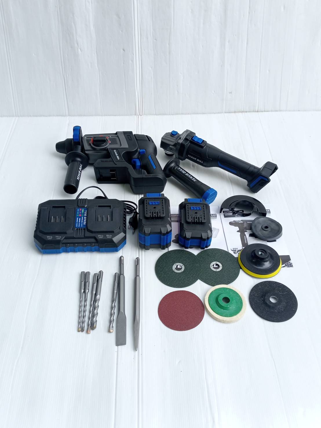 TEXUS BULL รุ่น TX-8222 ชุดสว่านโรตารี่และเจียรมือไร้สาย20V.พร้อมแบตเตอรี่ x6.0Ah 2 ก้อน