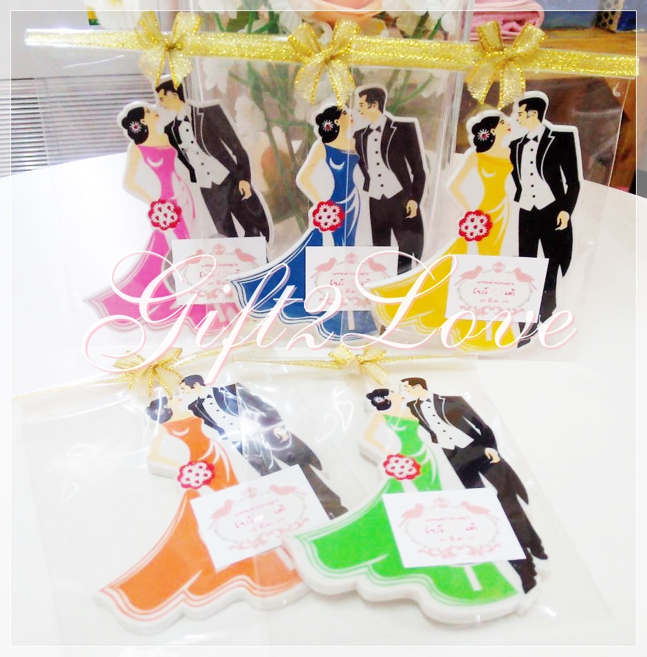 ที่เปิดขวดmagnet ลายบ่าวสาวชุดแต่งงาน แพคถุงพลาสติก